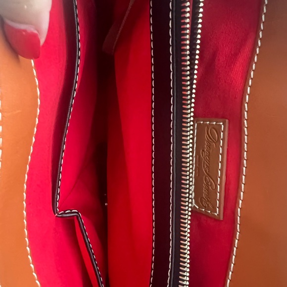 New! Dooney and Bourke black bag with red lining, - Picture 4 of 5